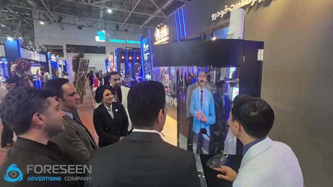 هولوگرافیک سیلندر ۷۵ اینچ ققنوس قطعات زاگرس در نمایشگاه خودرو اصفهان